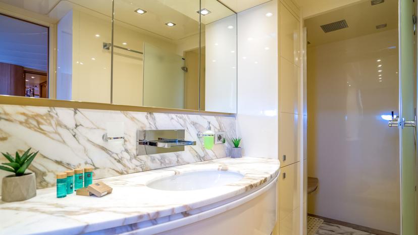 VIP Cabin (x 1) image 2