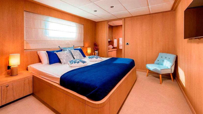 Double Cabin (x 2) image 1