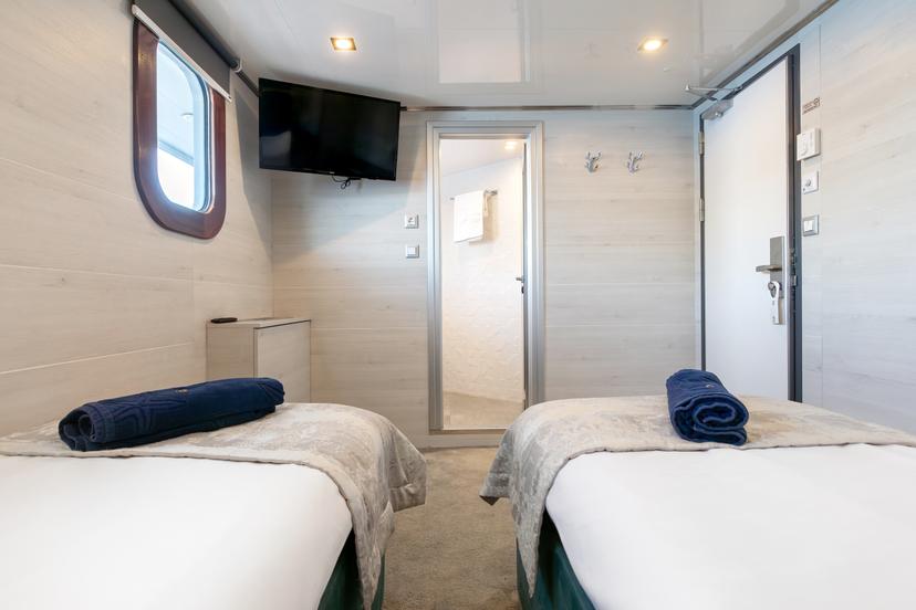 Twin Cabin (x4) image 3