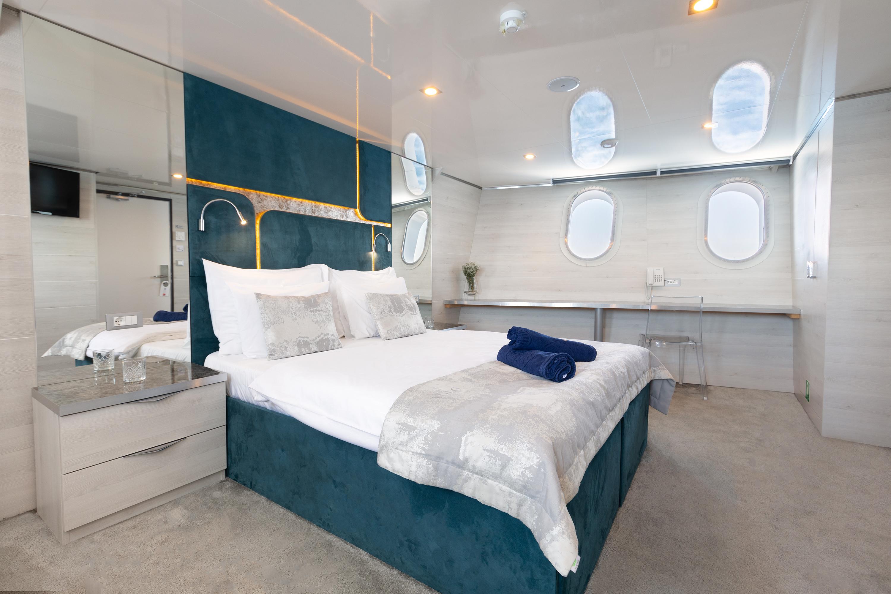 Triple Cabin (x2) image 3