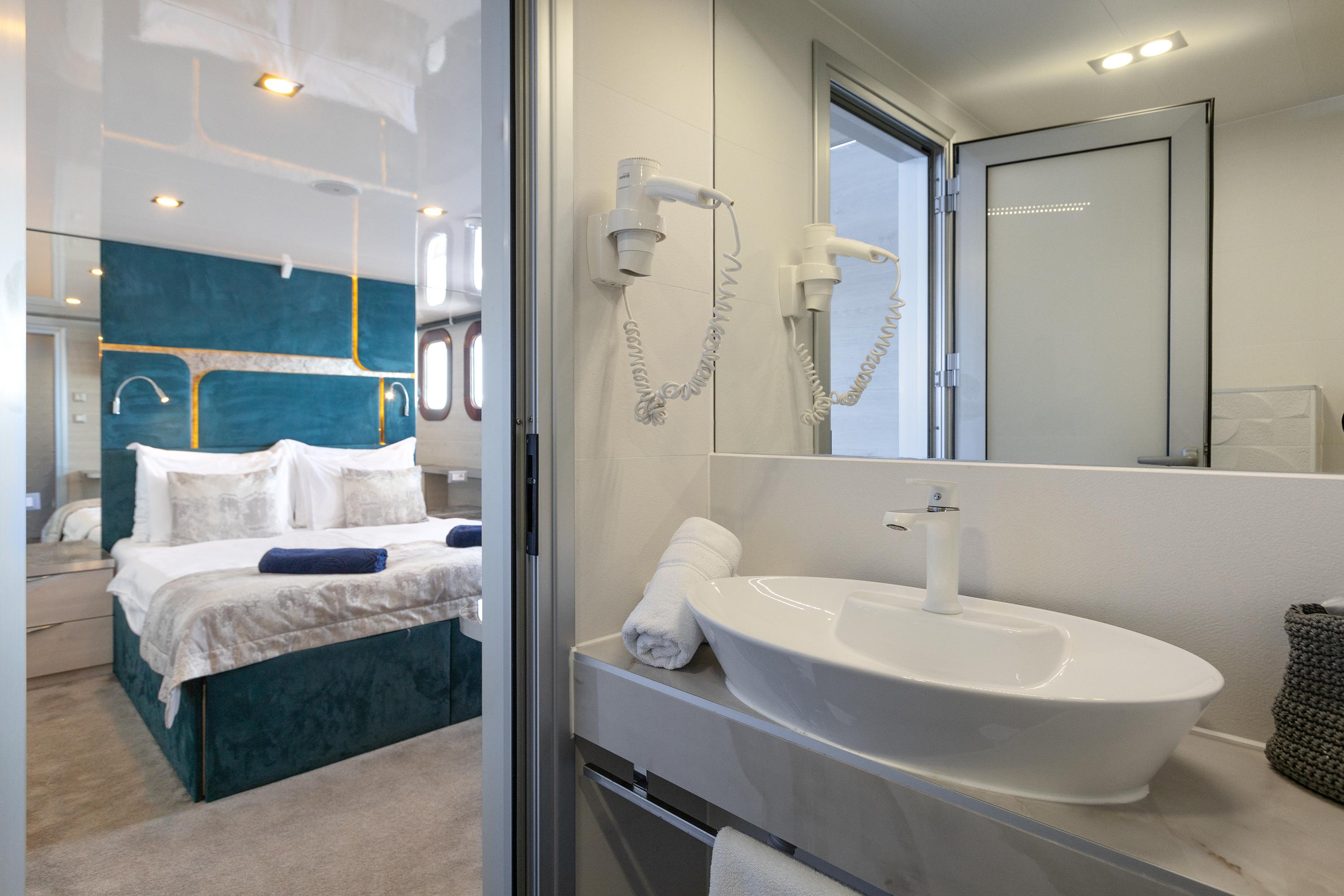 Double Cabin (x12) image 7