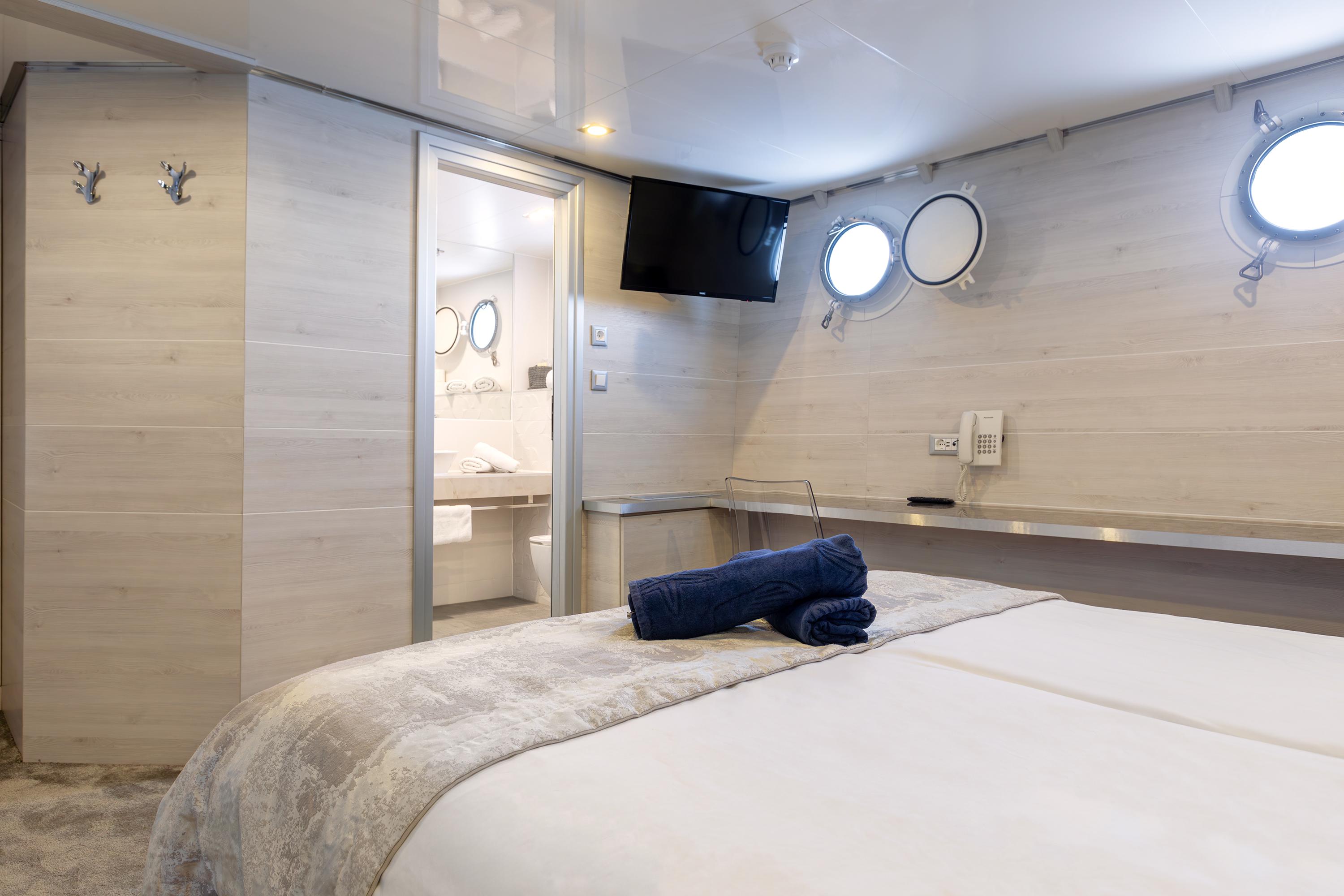 Double Cabin (x12) image 5