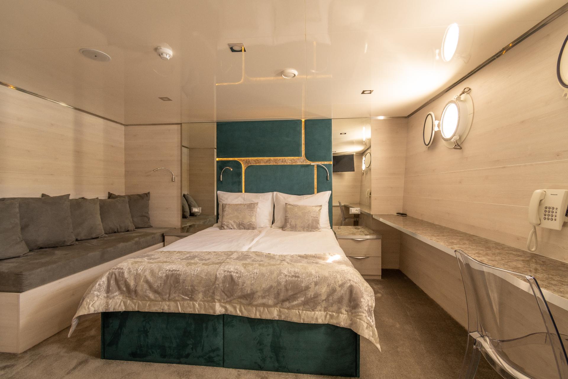 Double Cabin (x12) image 2