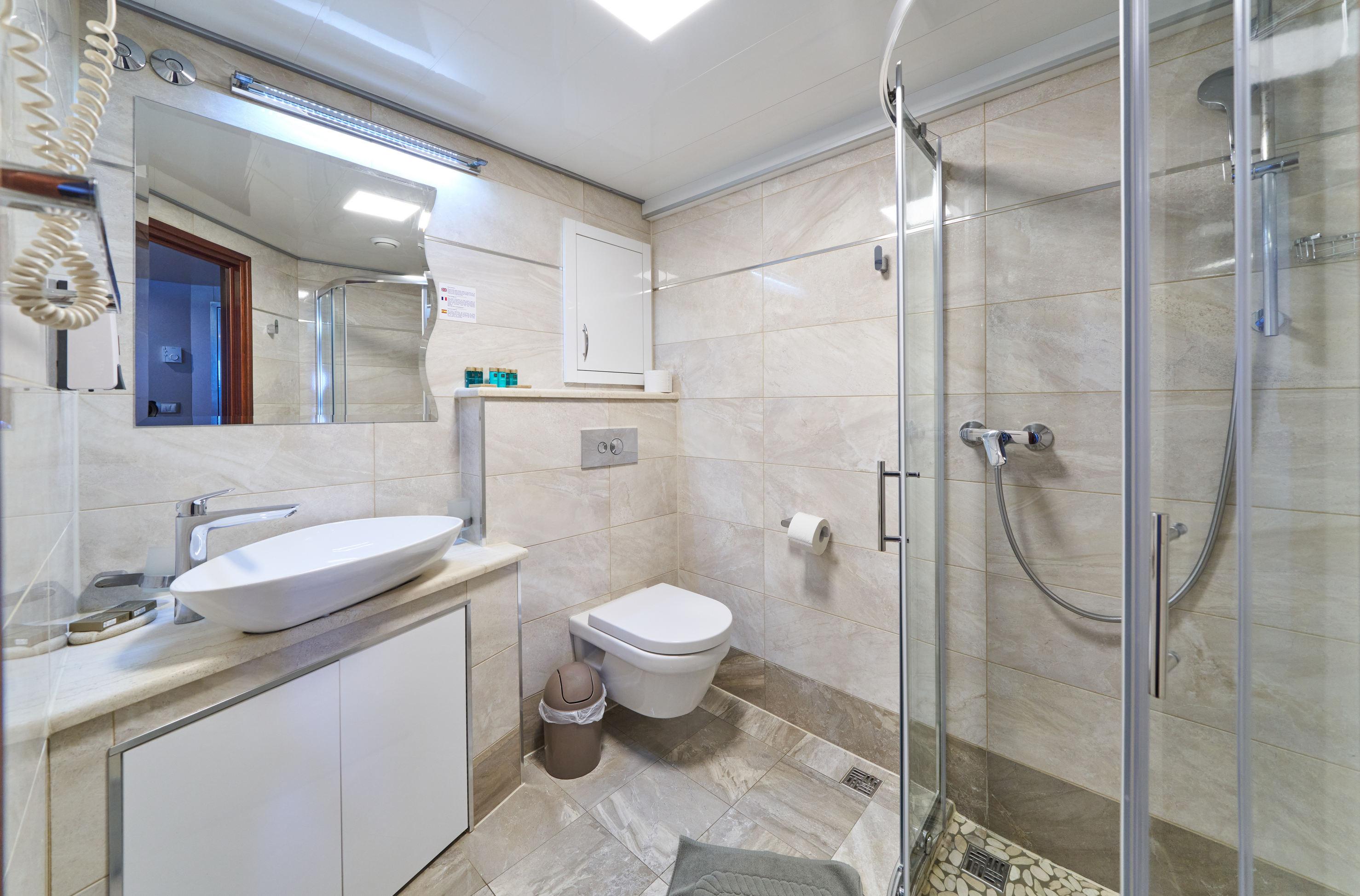 Master Cabin (x2) image 5