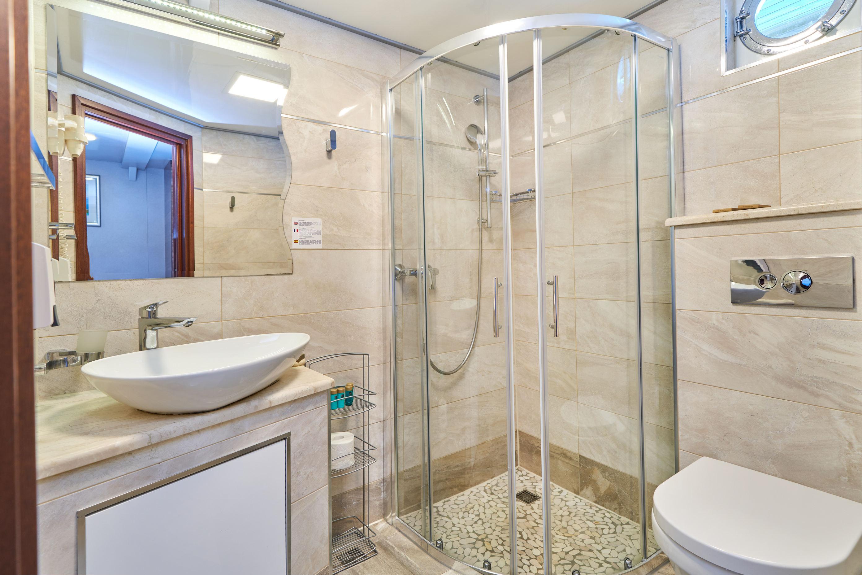 Twin Cabin (x6) image 2