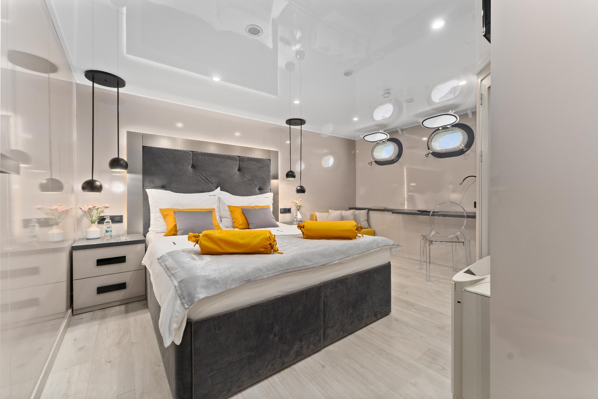 Double Cabin (x10) image 2