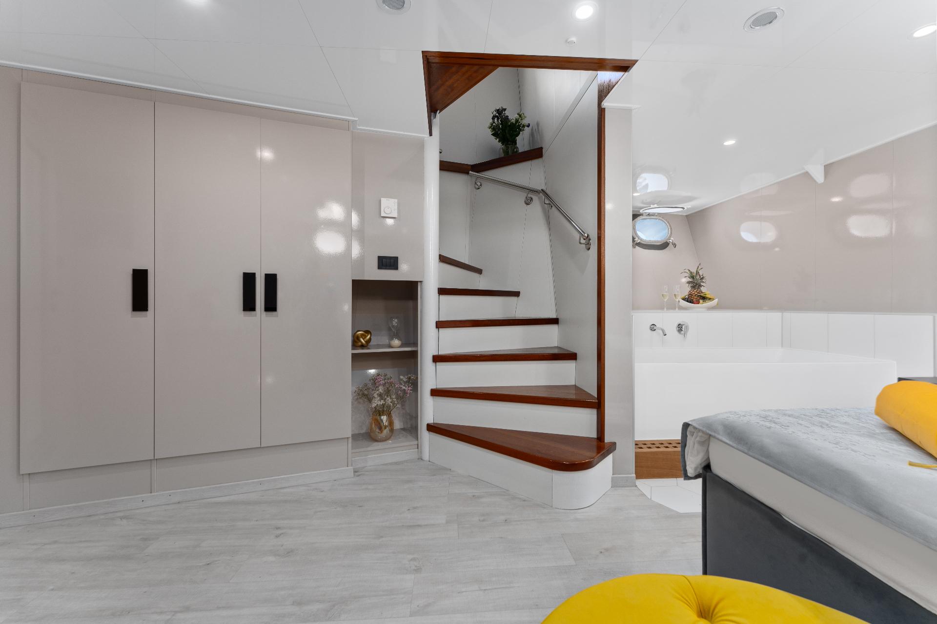 Double Cabin (x10) image 7