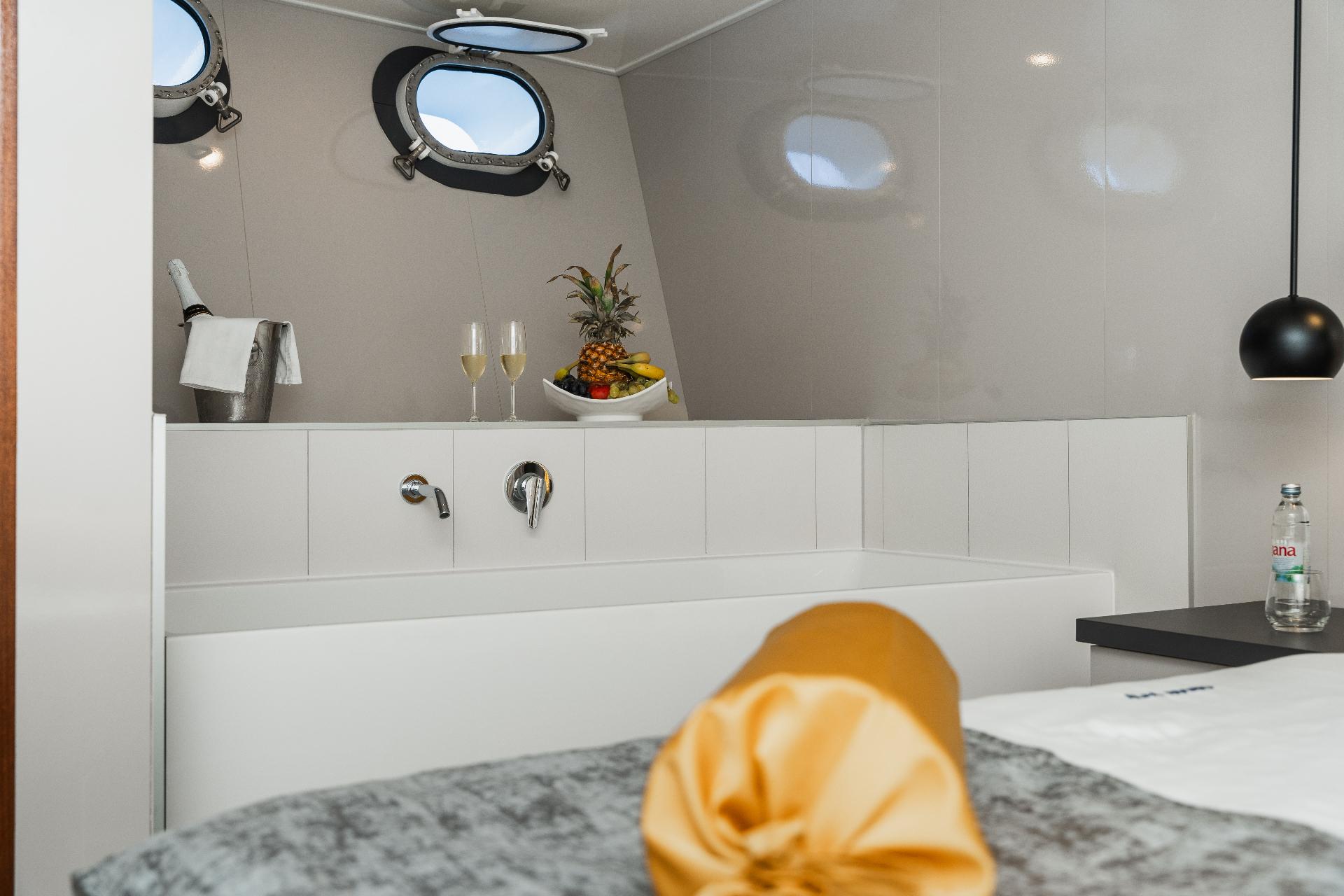 Double Cabin (x10) image 8