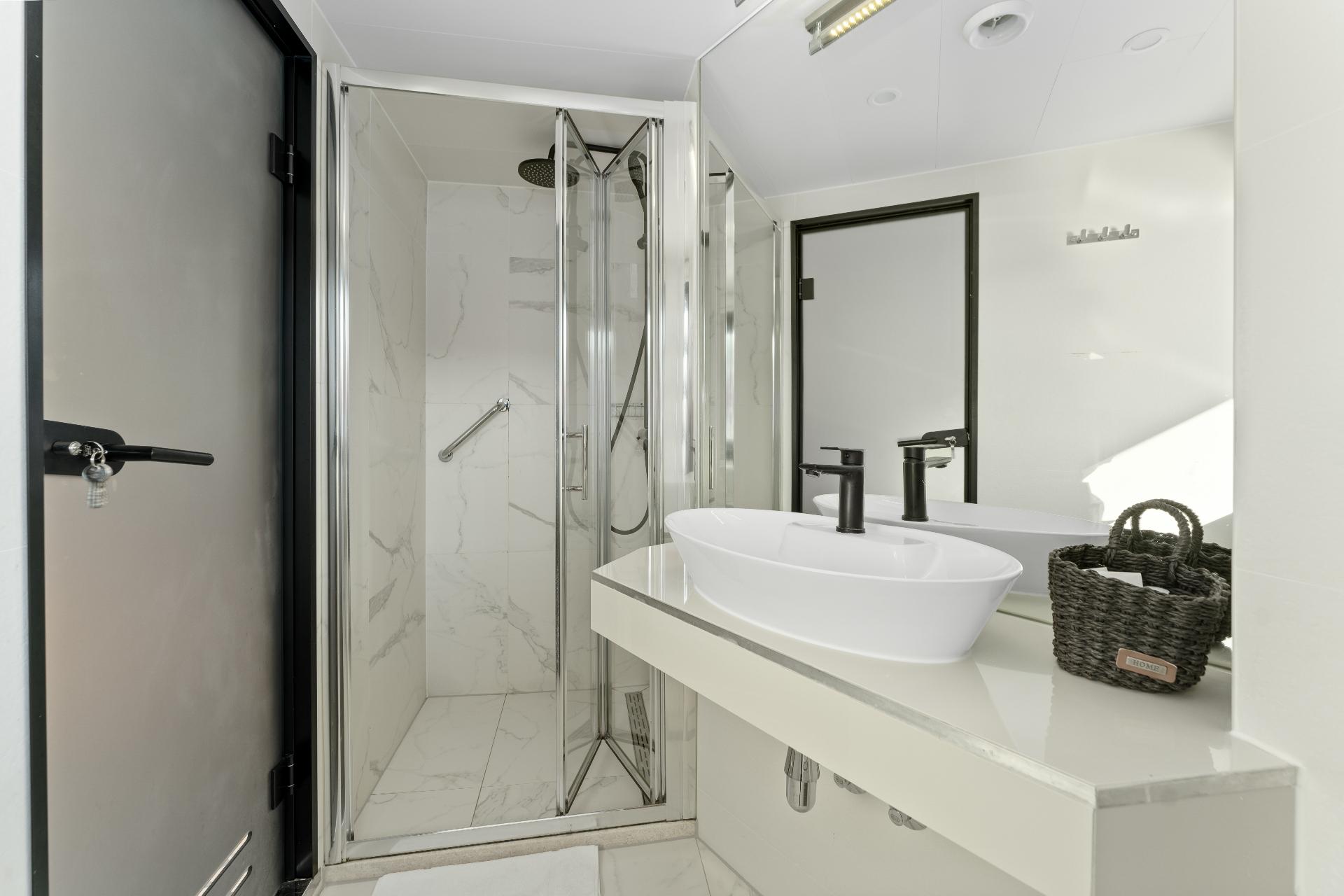 Master Cabin (x1) image 1