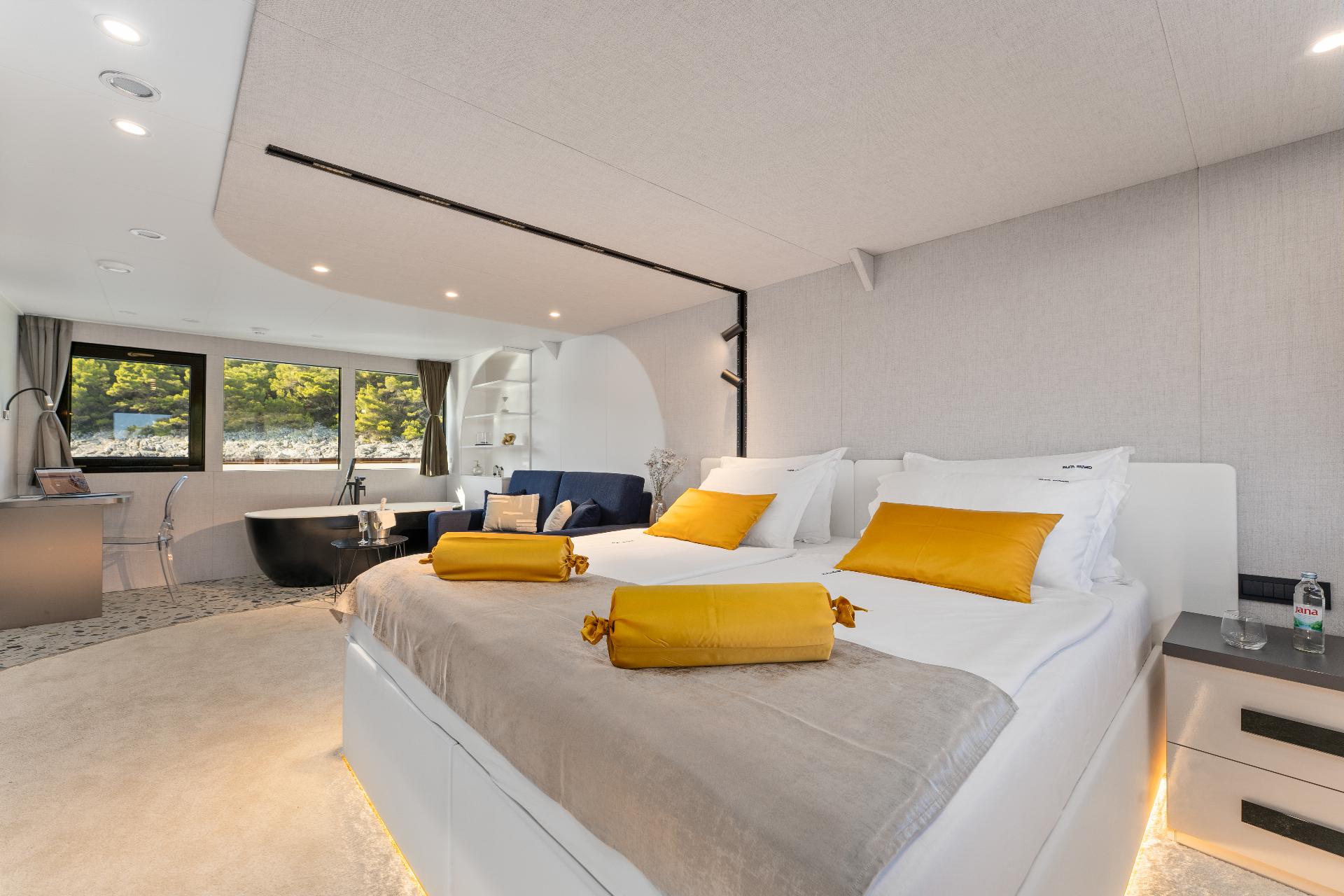Master Cabin (x1) image 2