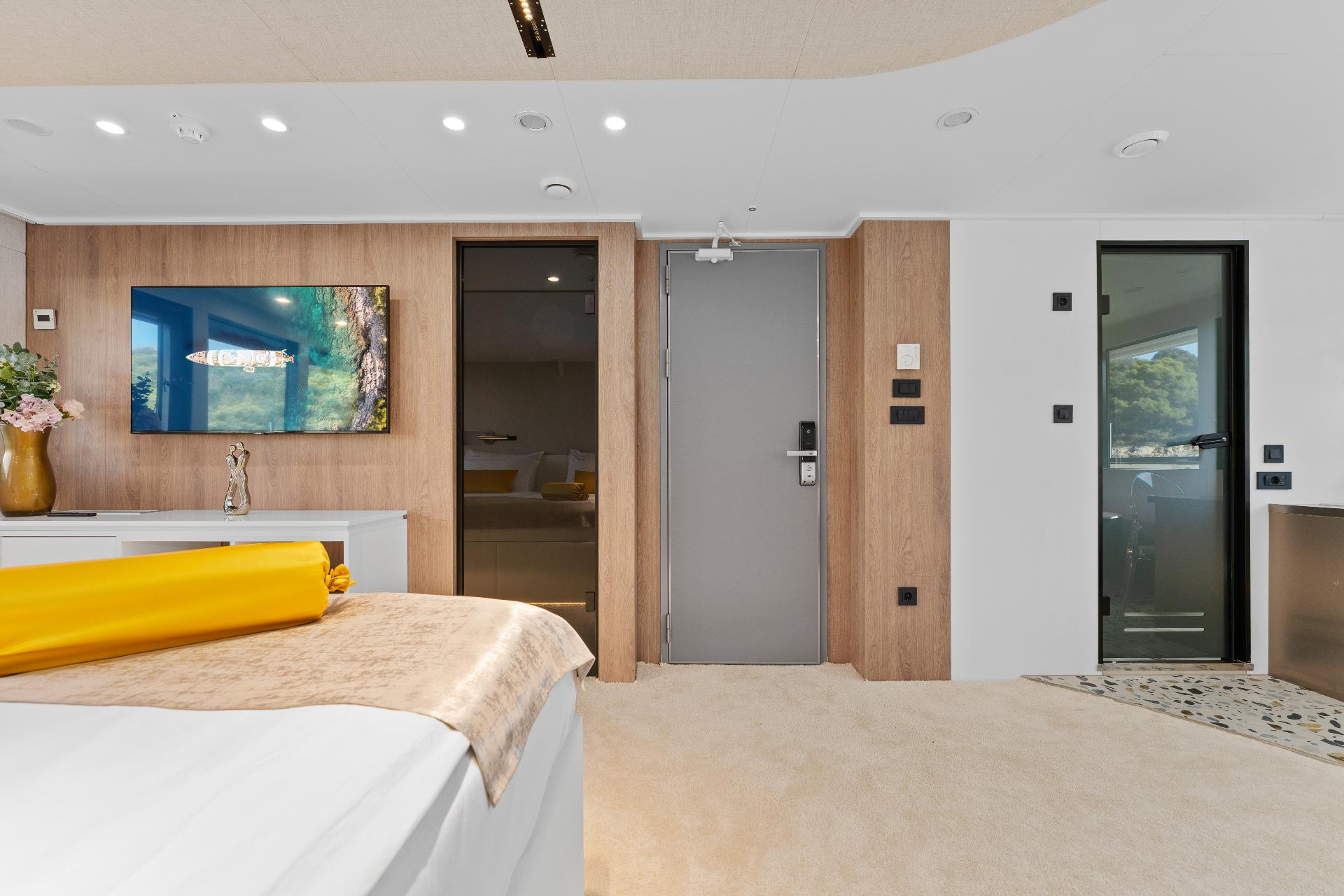 Master Cabin (x1) image 4