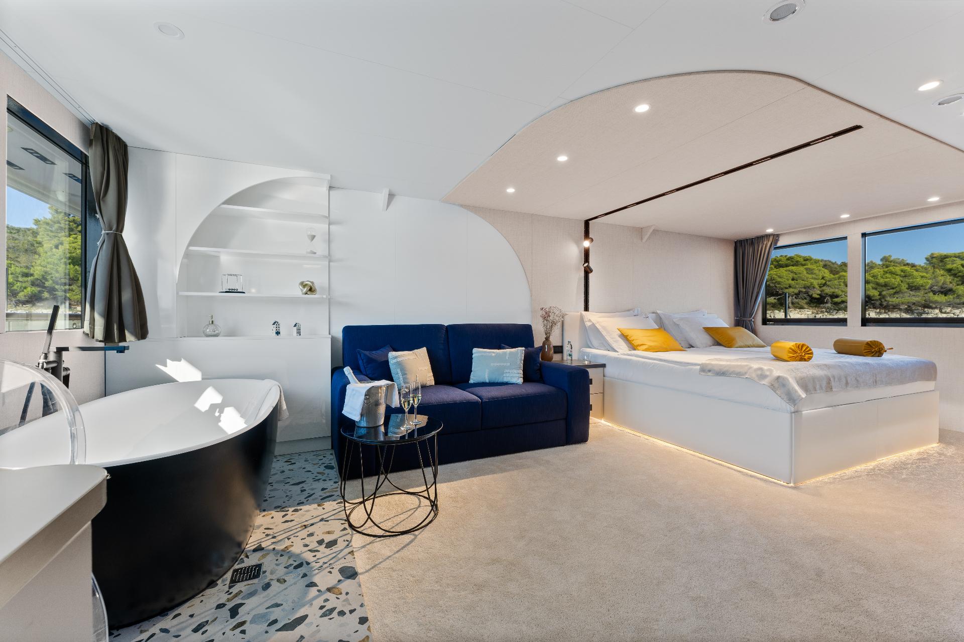 Master Cabin (x1) image 5
