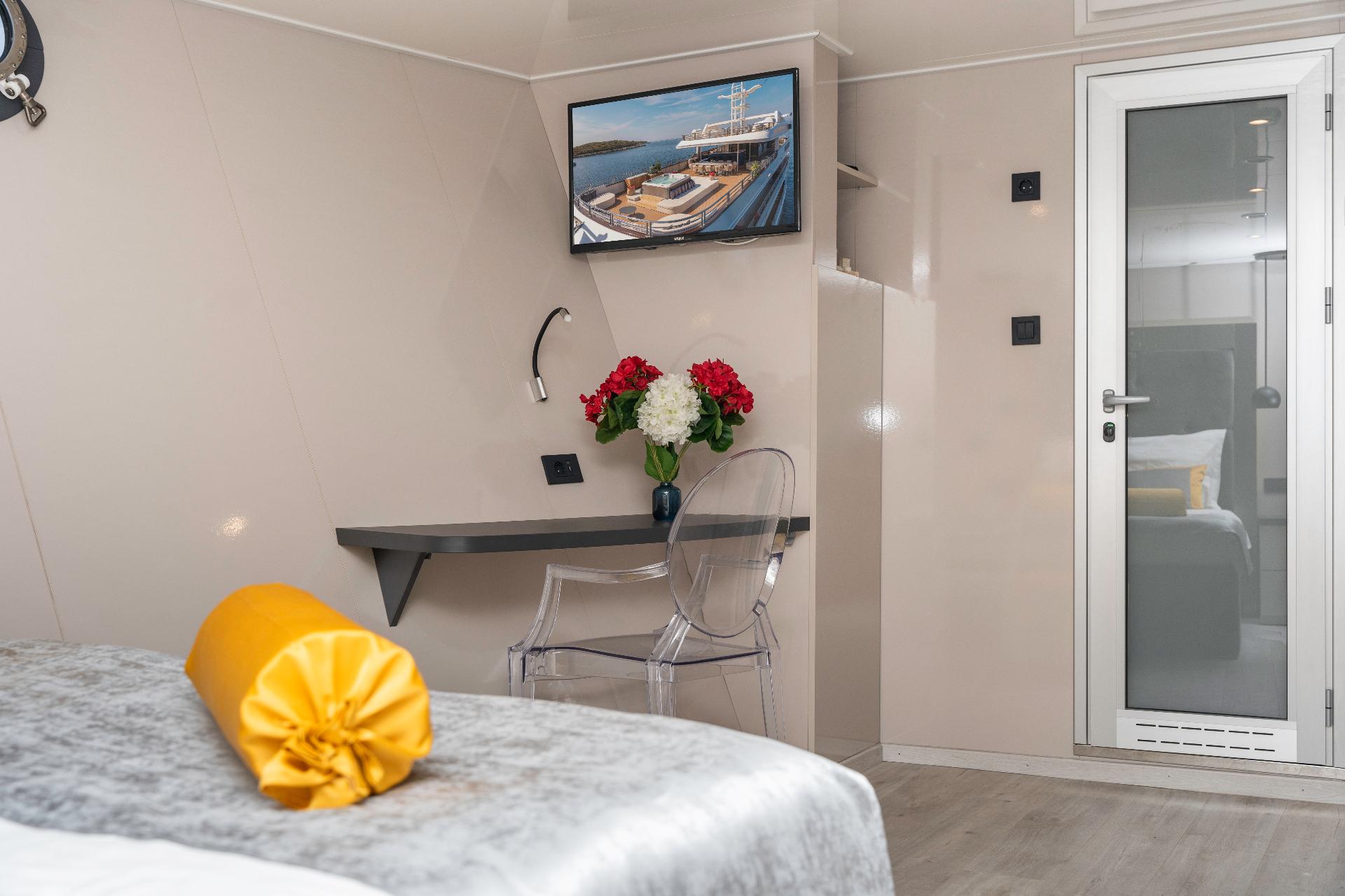 Twin/Convertible Cabin (x5) image 10