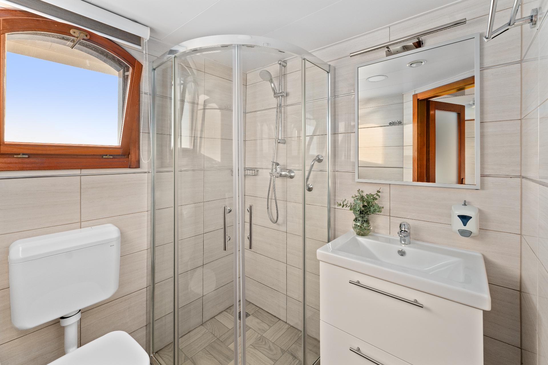 Double Cabin (x6) image 3