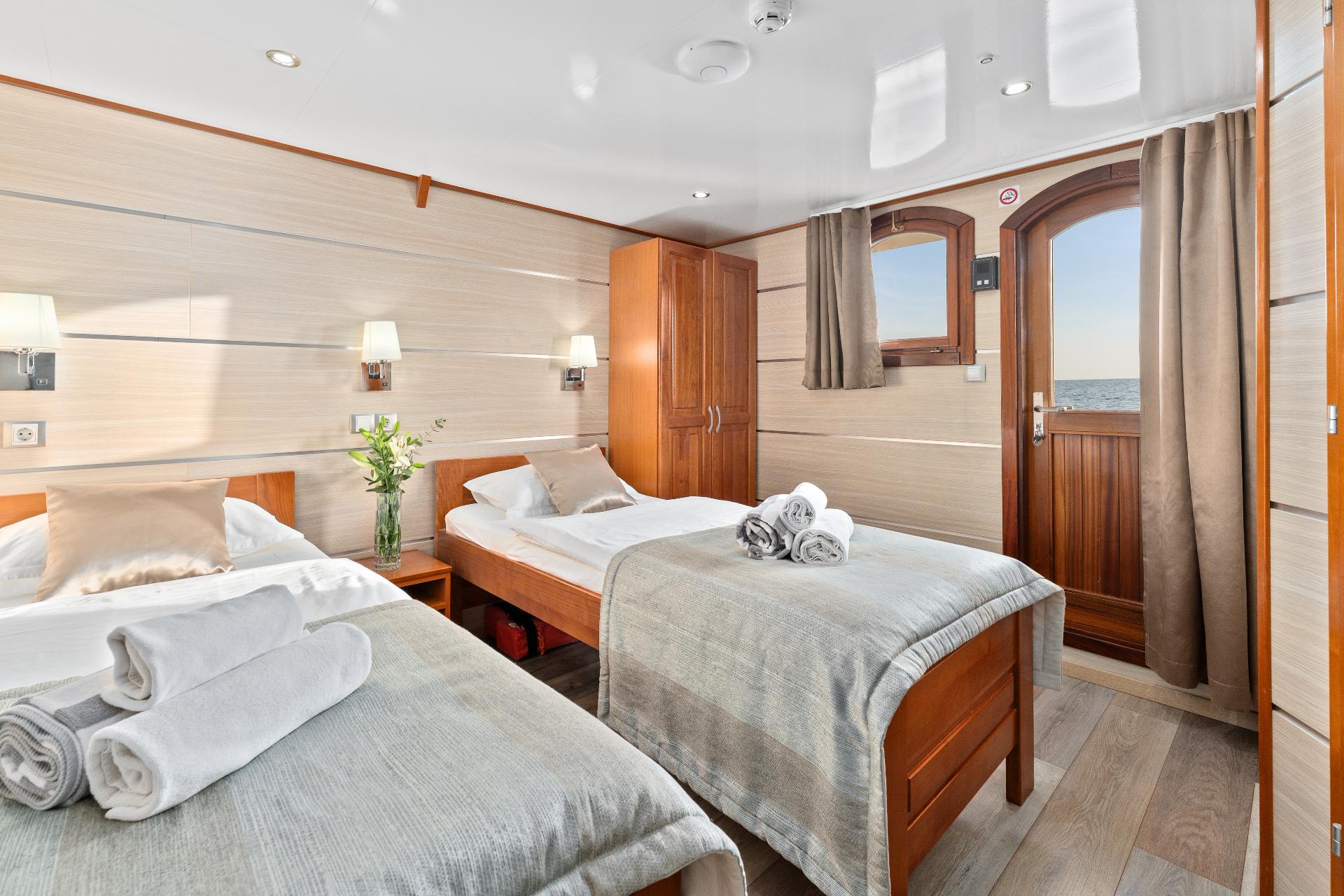 Twin + Convertible Cabin (x3 + x6) image 2