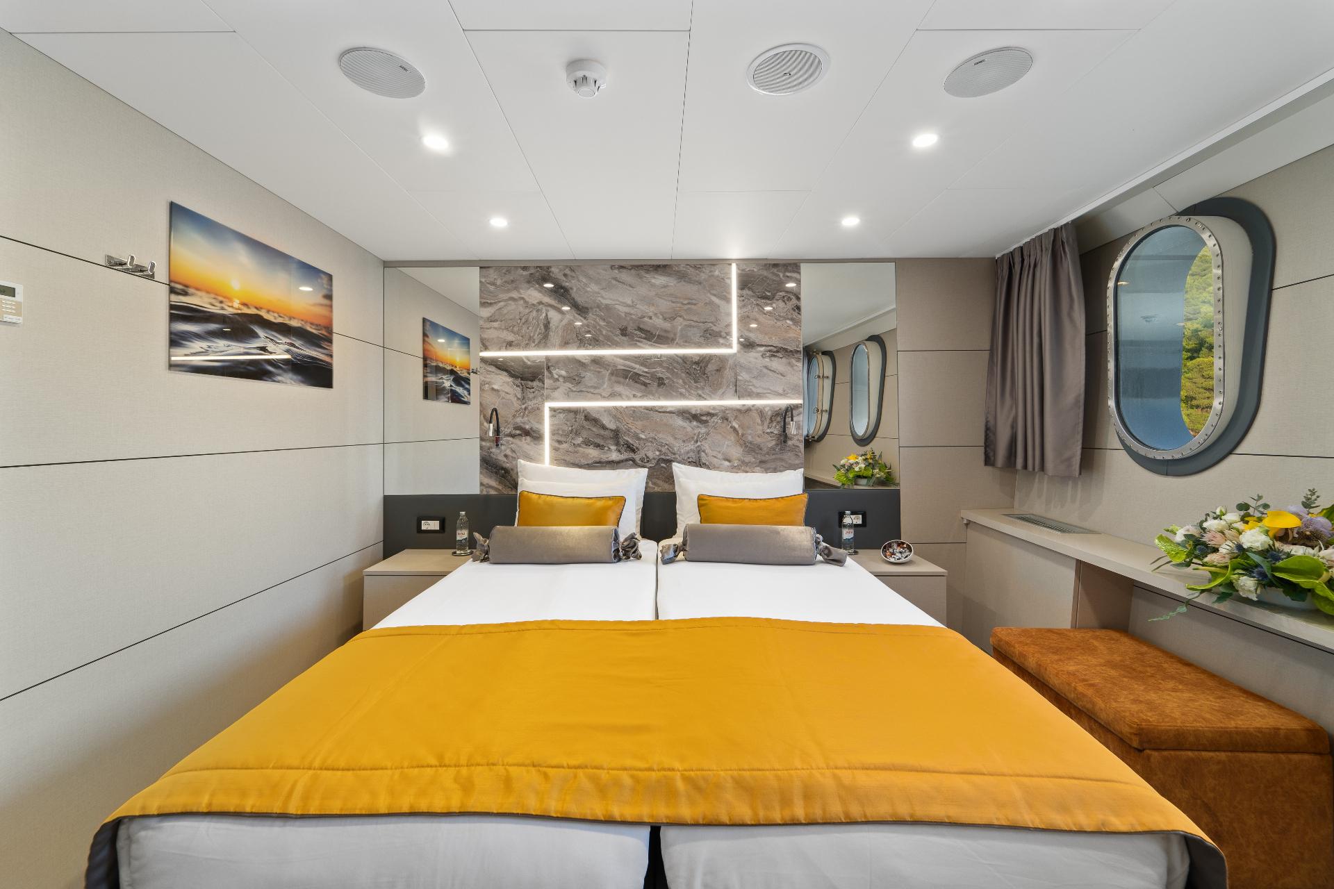 Twin/Convertible Cabin (x5) image 2