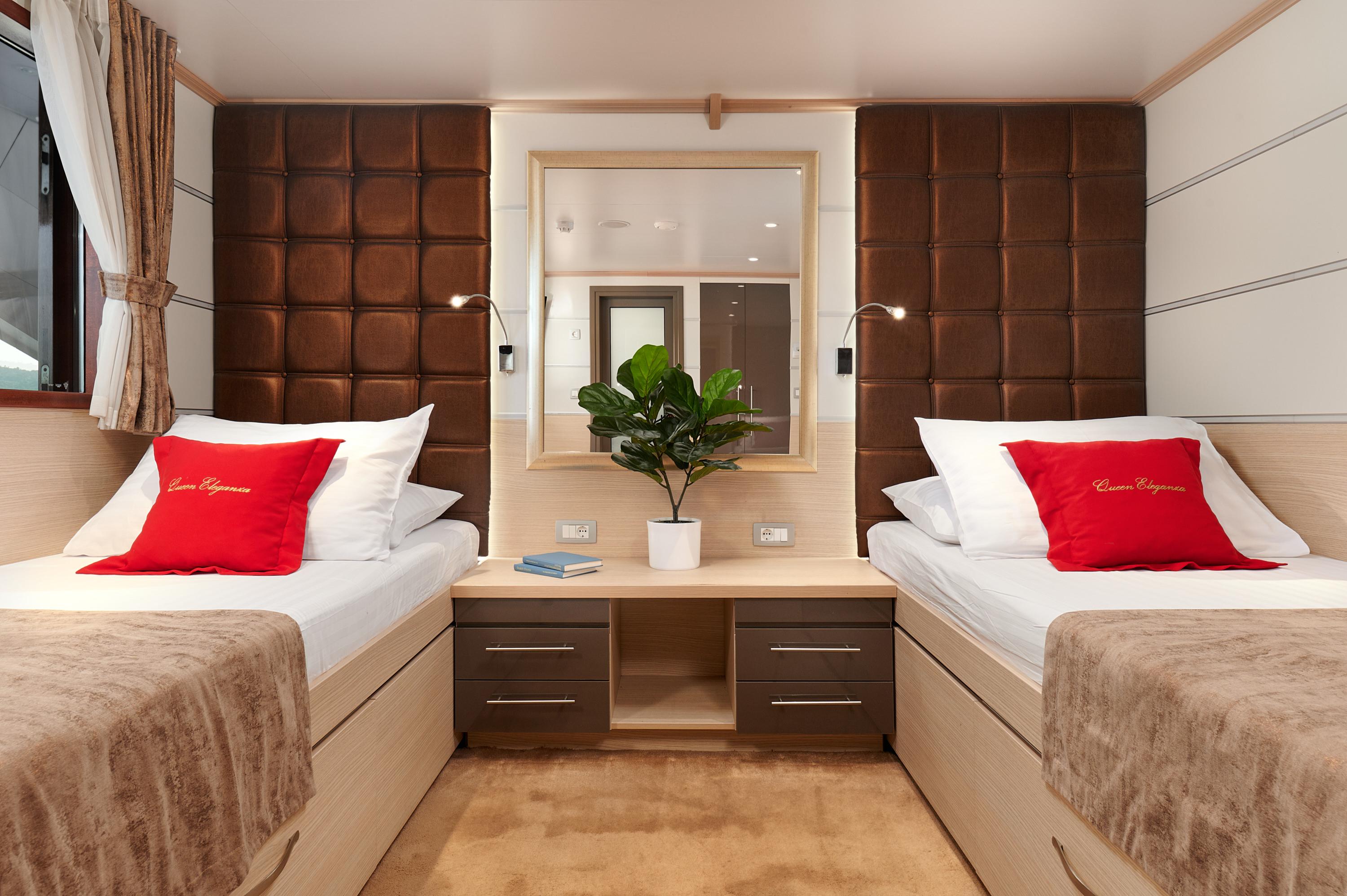 Convertible Cabin + Twin Cabin (x10 + x1) image 1