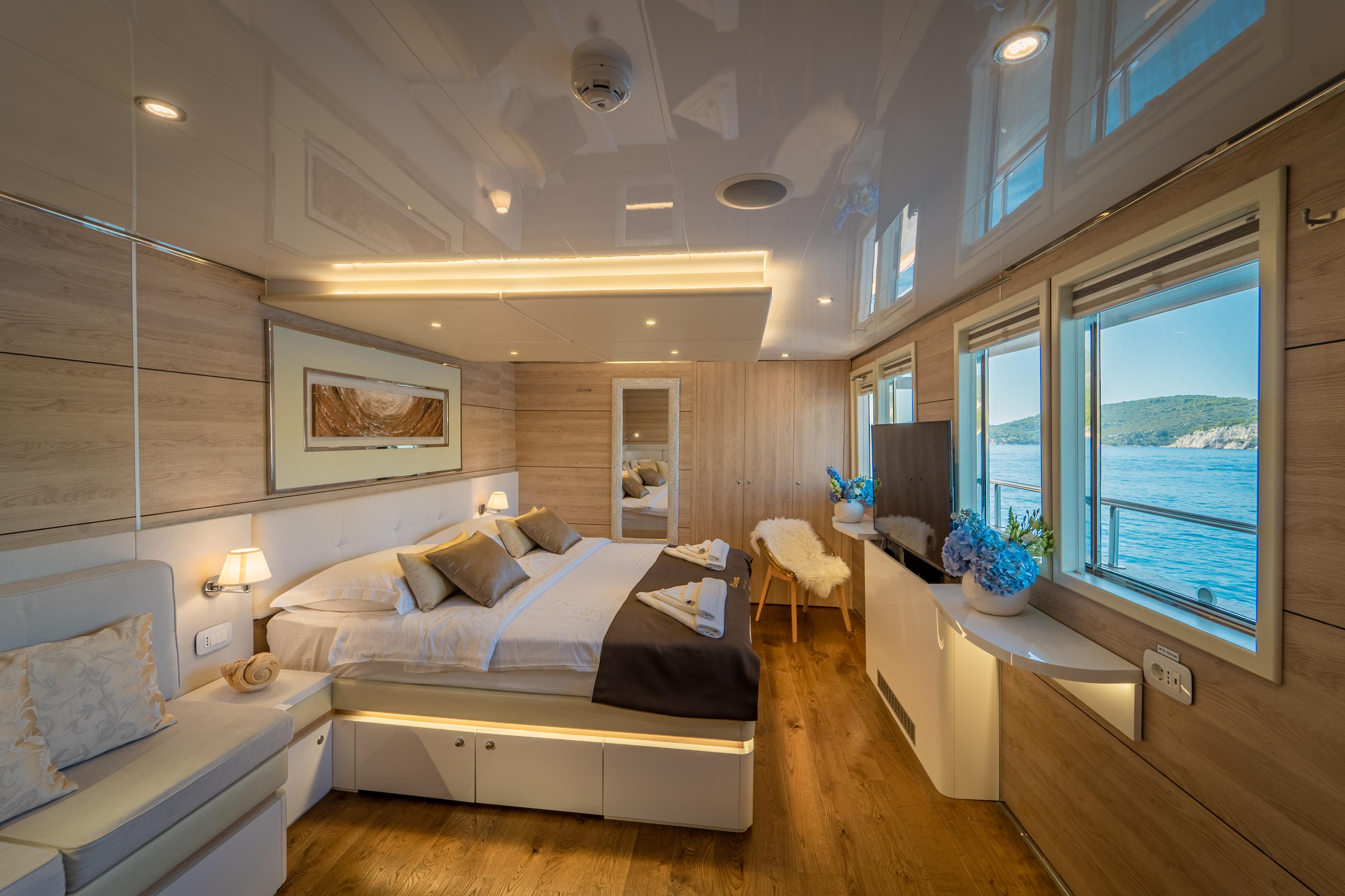 Double Cabin (x12) image 1