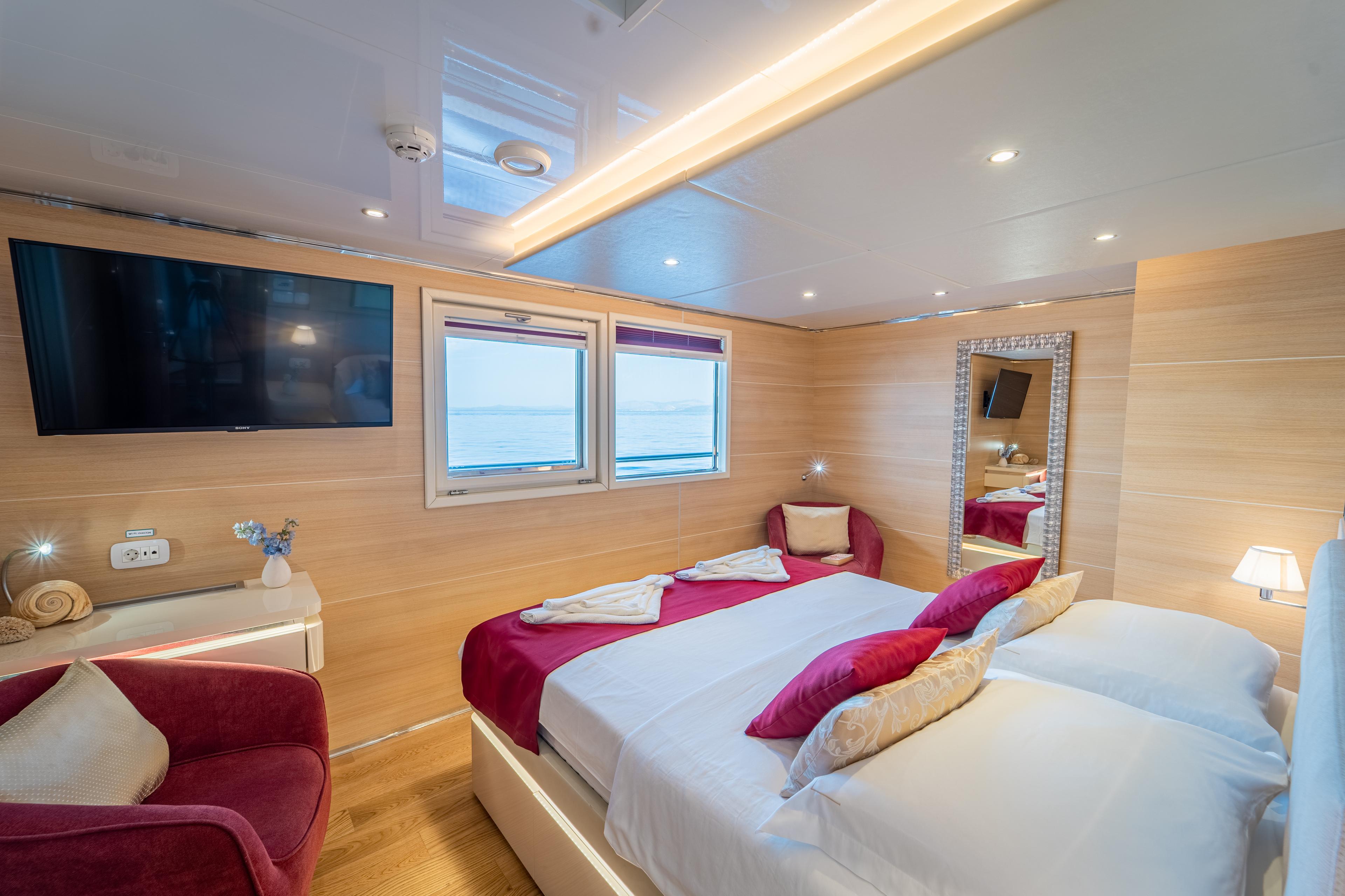 Double Cabin (x12) image 2