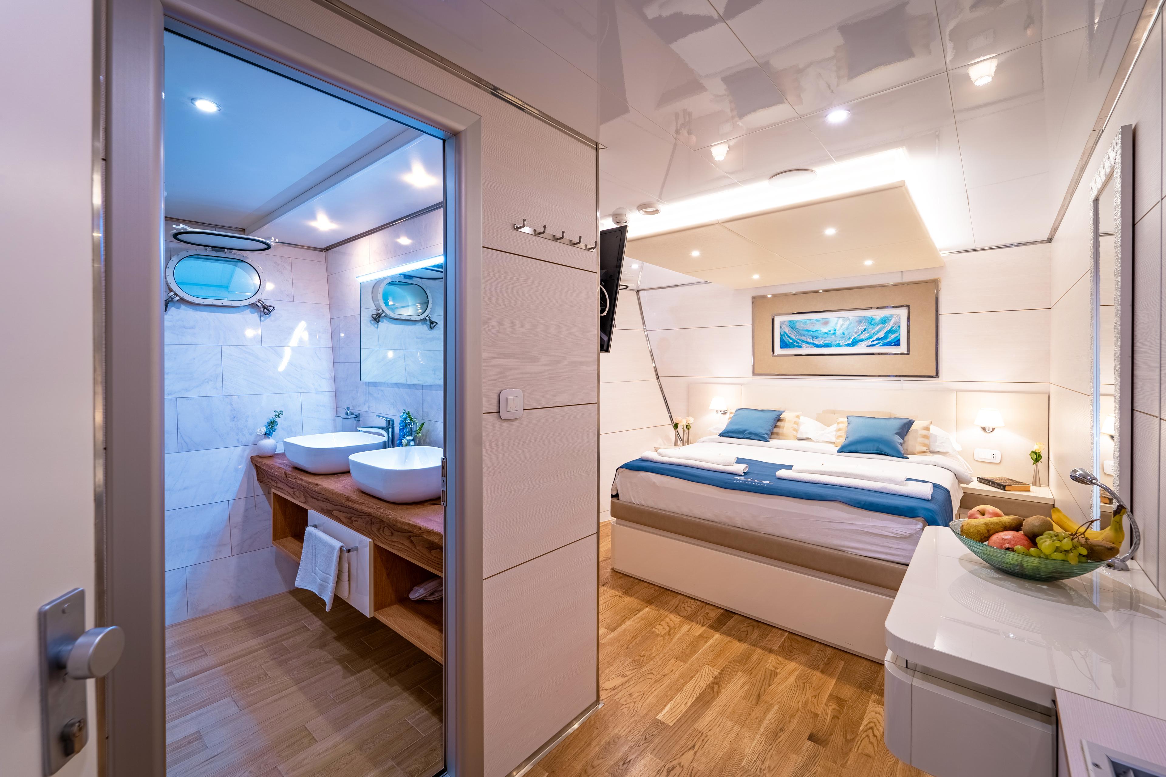 Double Cabin (x12) image 6