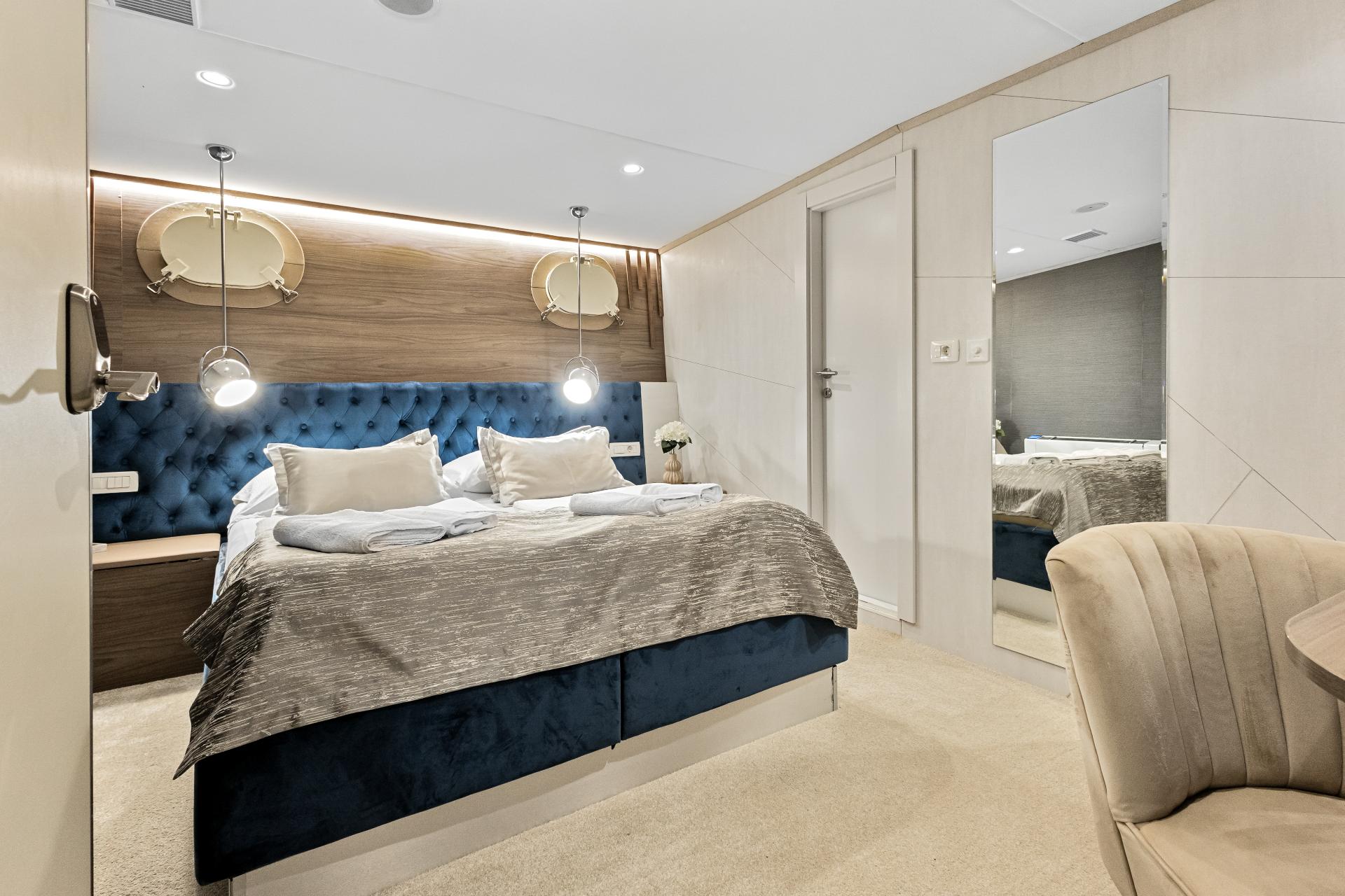 Double Cabin (x2) image 1