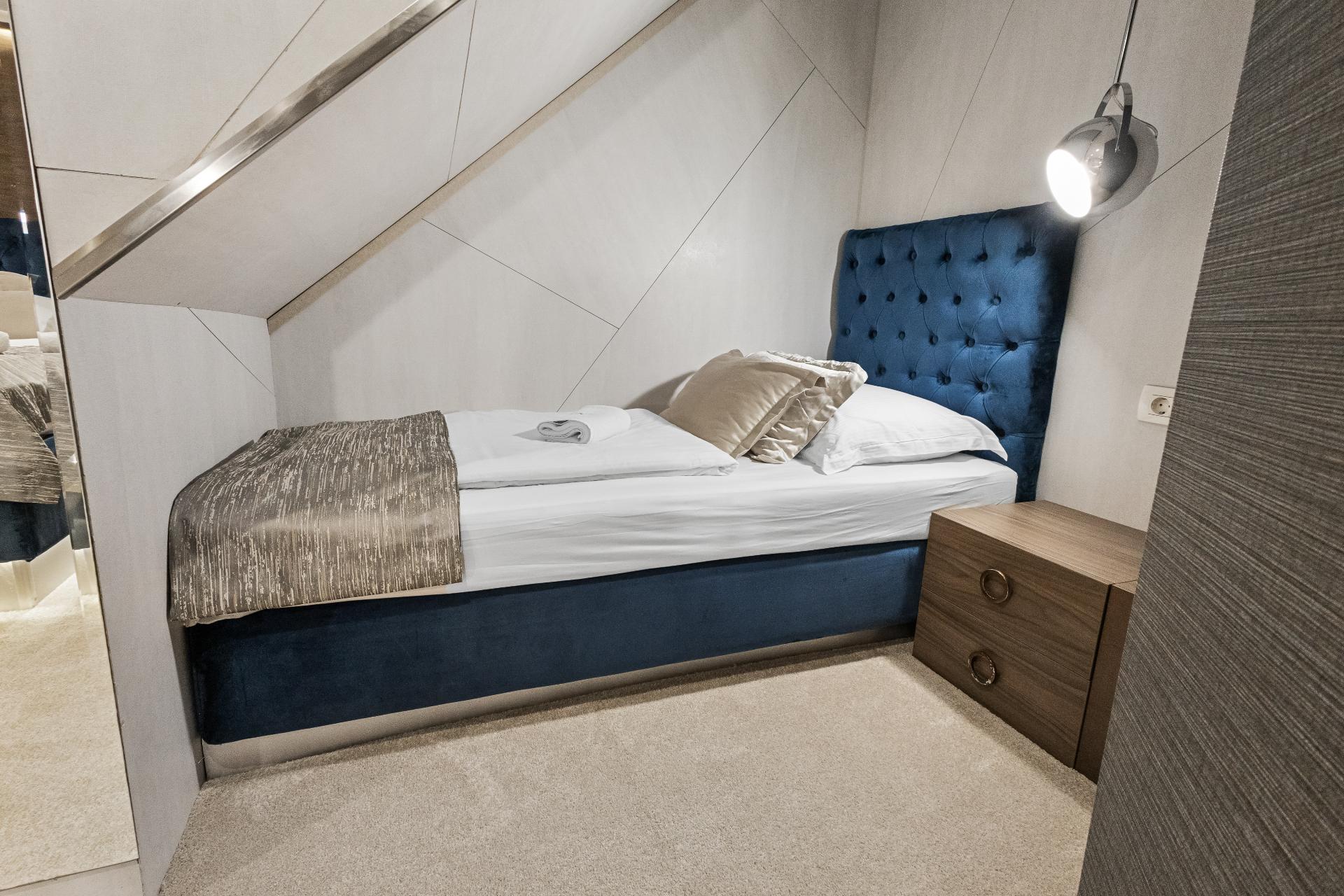 Triple Cabin (x1) image 3