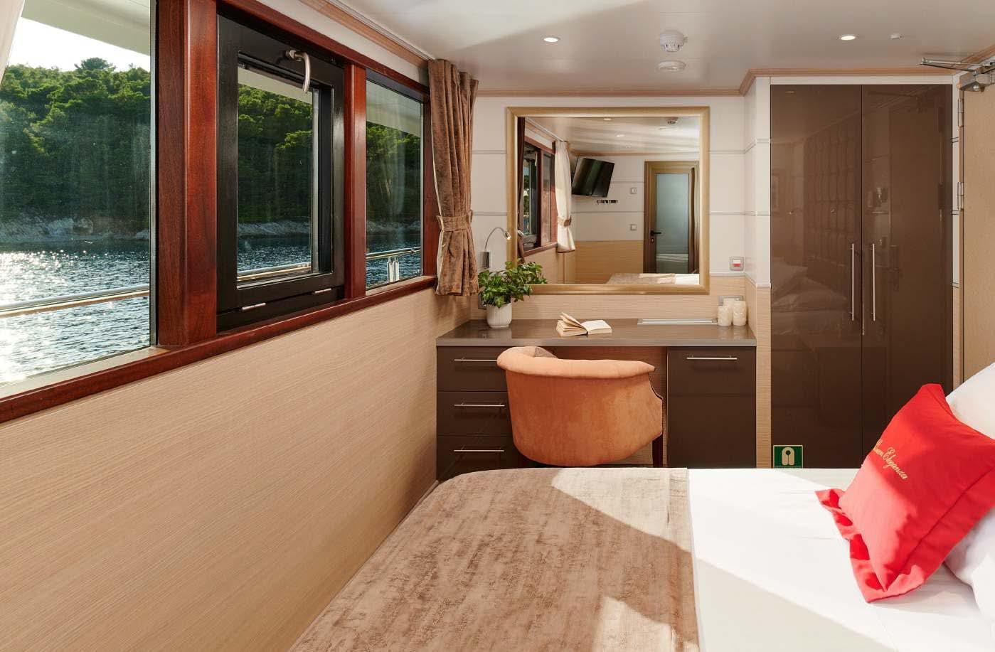 Double Cabin (x6) image 1