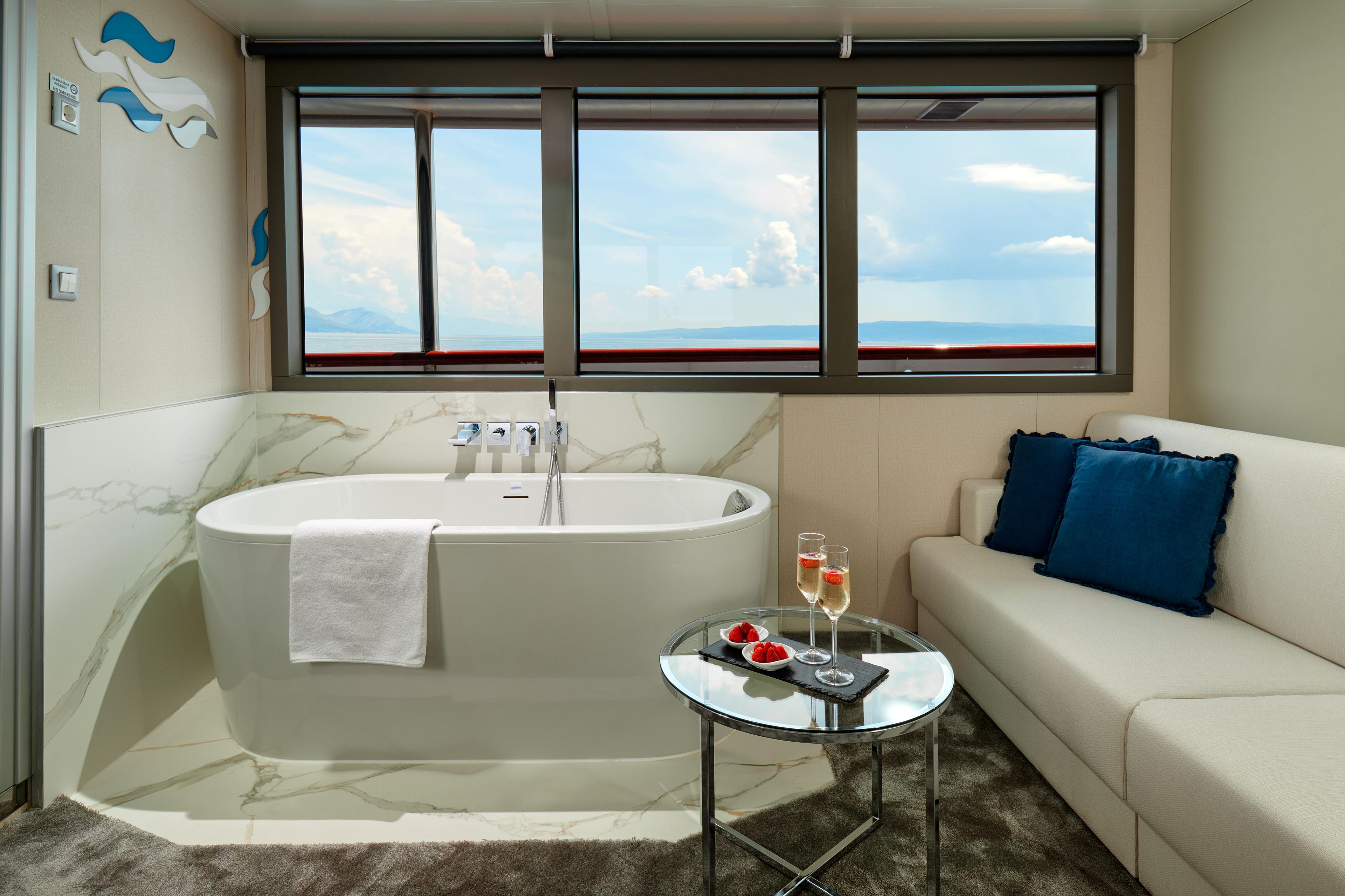 Master Cabin (x1) image 3