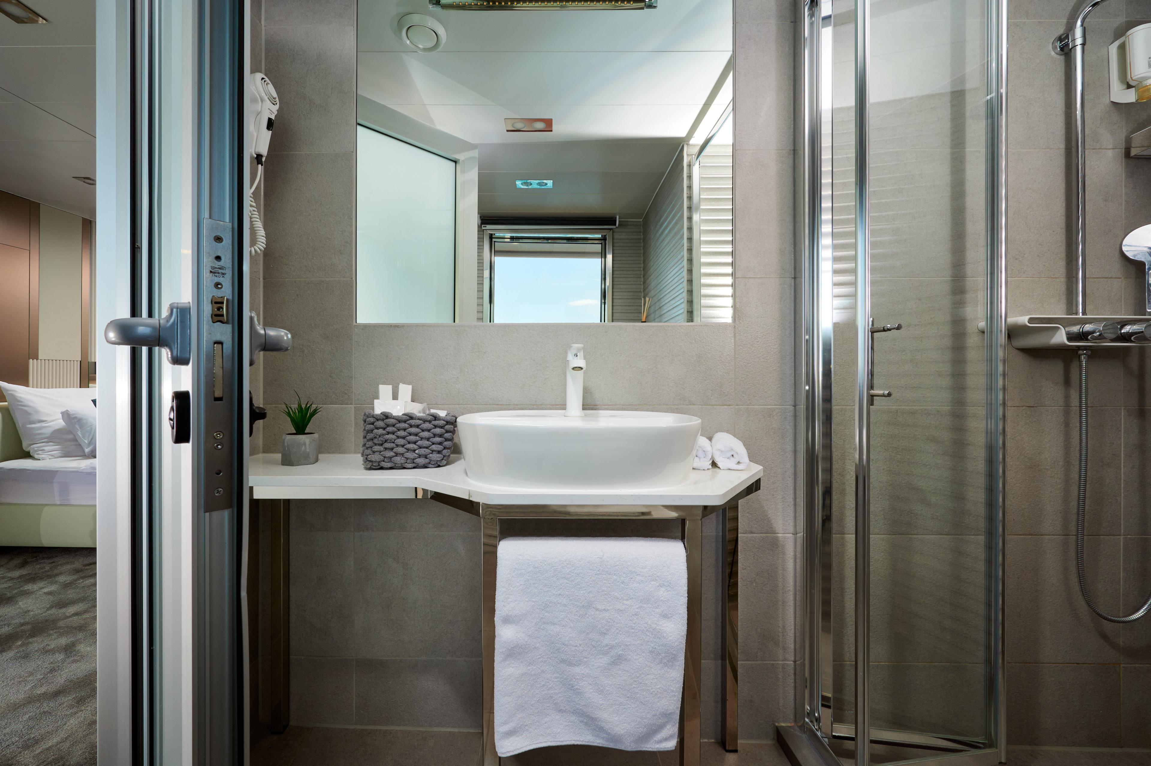 Master Cabin (x1) image 4