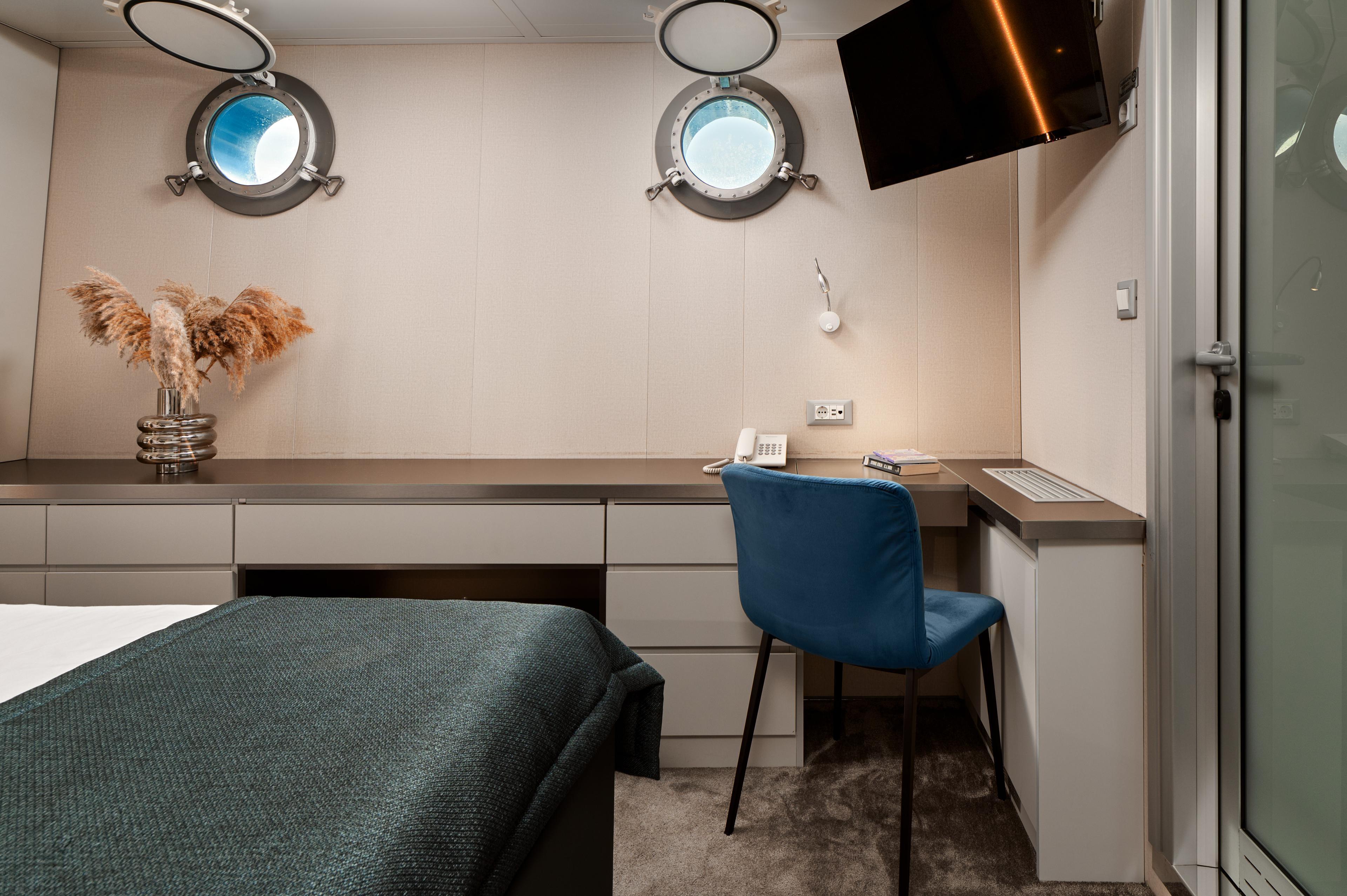 Triple Cabin (x2) image 3